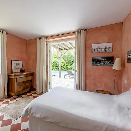Belle Xixe Avec Piscine, Villa *